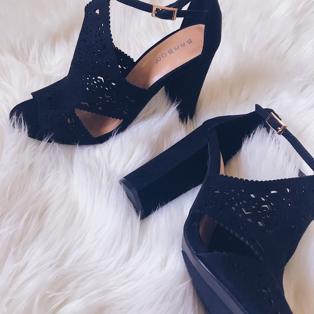 Black‎ Heels - Picture 4 of 4